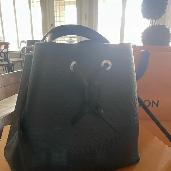 Louis Vuitton. Blk NeoNoe MM Epi. Mint, original box, - Picture 13 of 16